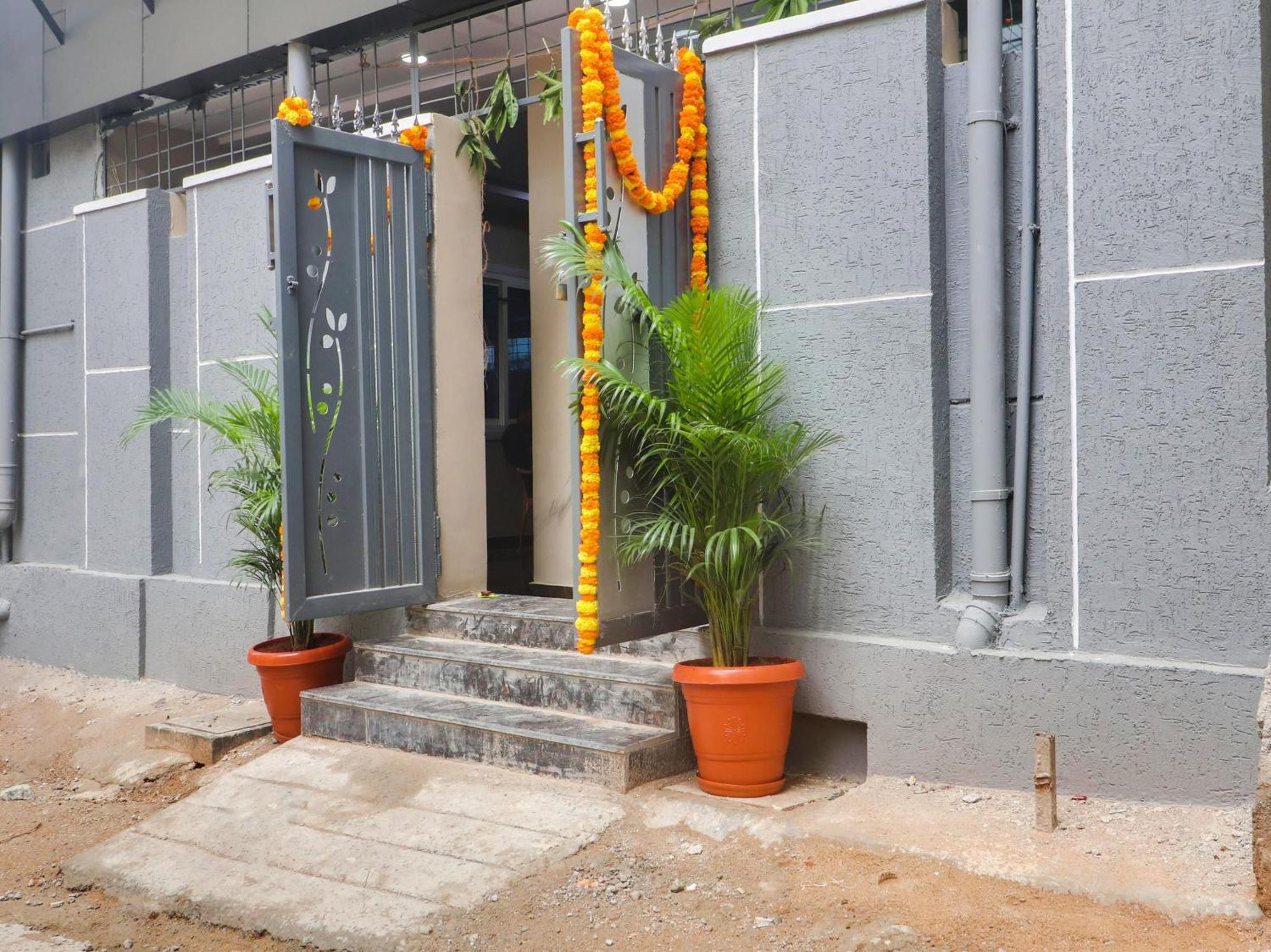 Hotel O Red Stone Hotels Hyderabad Exterior photo